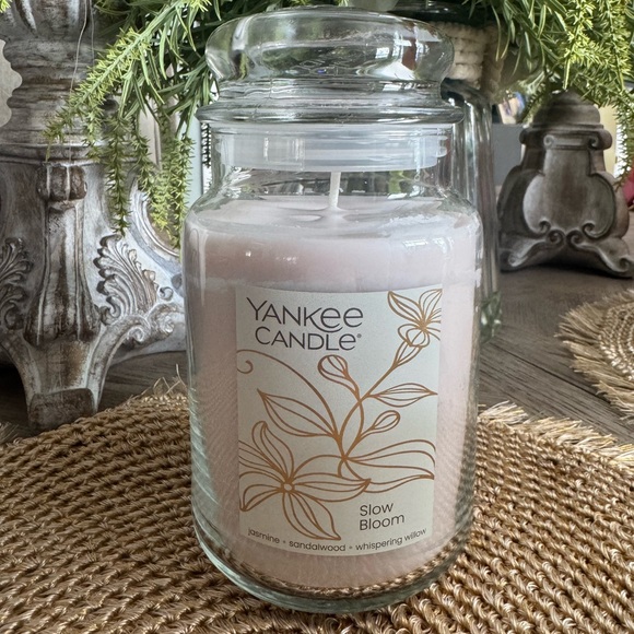 Yankee Candle Other - LARGE Yankee Candle Slow Bloom with Floral Design 22oz